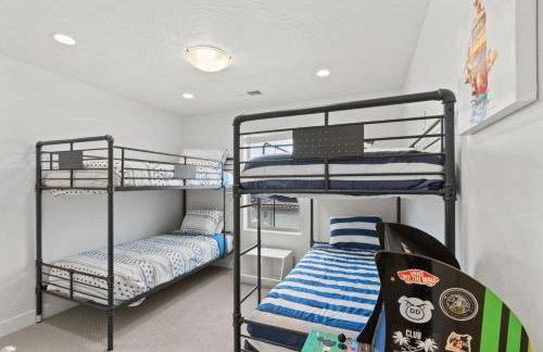 Adventure Base Camp Pet Friendly with Resort Living Pool, Arcade, Pickle-ball - Foto 17