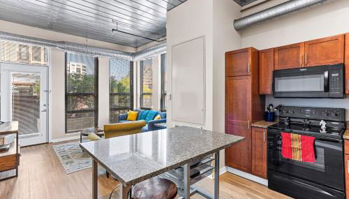 2 Luxe 2BR Apts Near Big House w Parking & Gym - Foto 3