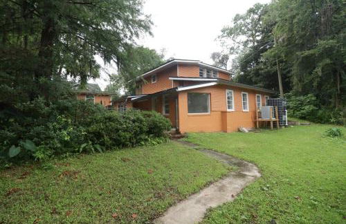 King Bed Creekfront Retreat in Jacksonville - Photo 39