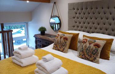 south view farm cottage 1 Bed - Photo 2