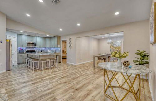 10 sleeps 3bd 2bth house Hot tub free parking - Foto 42