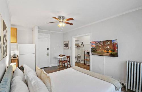 City Charm Studio Apt in Chicago - Kenwood 205 - Photo 8