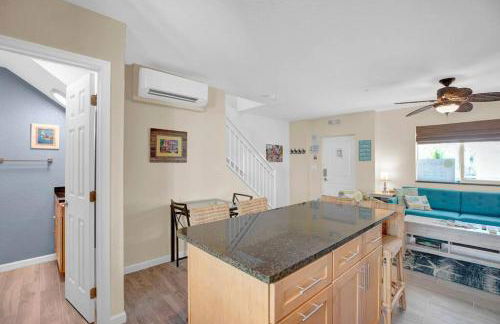 1B 2Ba Seaside Getaway Pool Oceanside - Foto 6