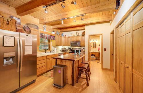 Private Cabin on 2 Acres Hot Tub, 10 Mi to Boone! - Foto 8