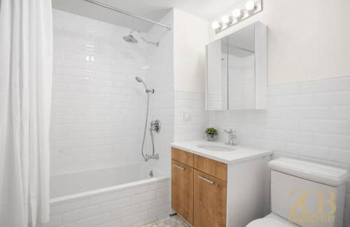 Renovated 2 Bed 2 Bath Apt in Prime Midtown - Elevator - Laundry - Foto 4