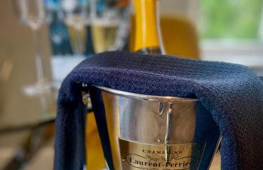 3 West End Boutique Apartment - Photo 11