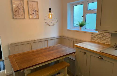 Buttercup Cottage, located in the gateway to Eden! - Photo 6