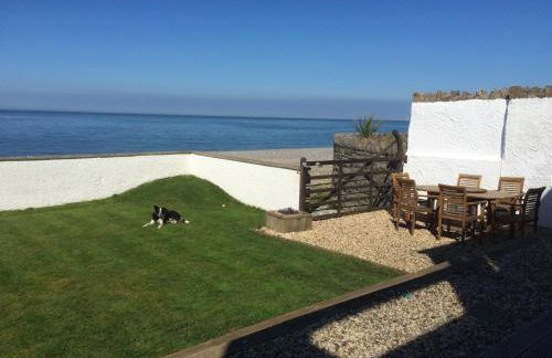 Superb Cintra Beachside Apartments - Photo 16