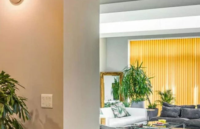 Immaculate 6-bed Ivy House - Photo 24