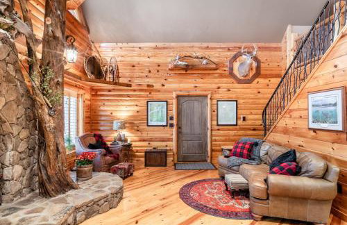 Iron Mountain Lodge - Beautiful Cabin With Forest & Mountain Views! - Photo 2