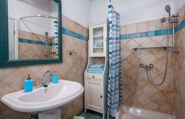 Beautiful Villa With Swimming Pool and Fenced Garden - Foto 6