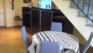 Duplex con terraza y vistas a la montaña internet aire acondicionado frente a piscinas públicas - Foto 5