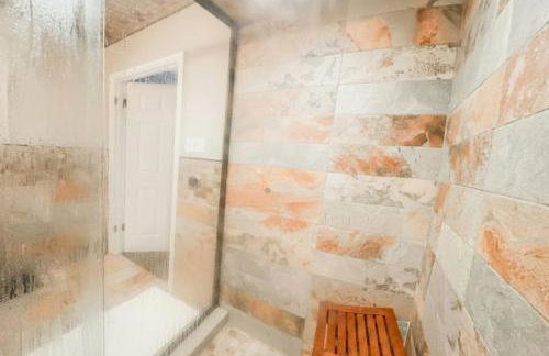 In-Shower Sauna, Fenced Yard w Deck & BBQ Near ATL - Foto 2
