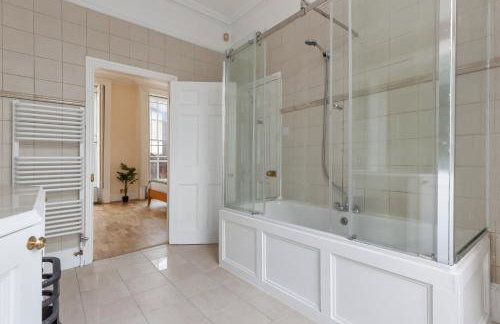 Parea Living - Spacious 4 Story House, Families, Big Groups - Foto 36