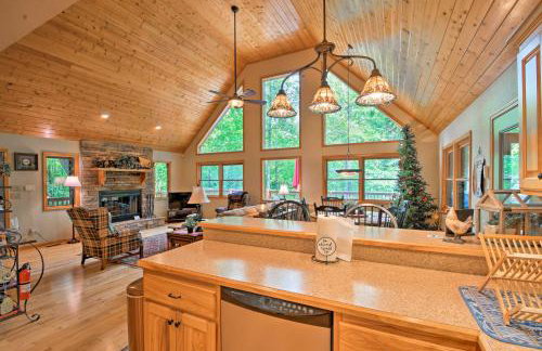 Andrews Cabin with Game Room and Covered Porch! - Foto 9