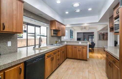 4 Bedroom house large pool & spa in prime location - Foto 15