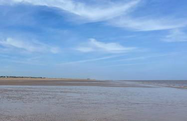 Blissful 4-Bedroom Home with Hot tub - Foto 4