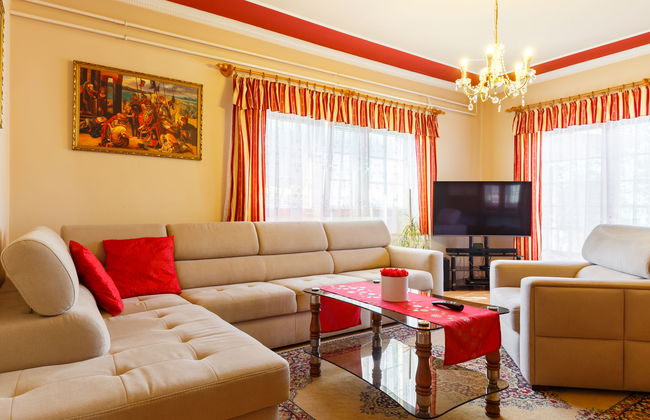 5 bedroom House in Siófok with private pool and garden - Photo 6