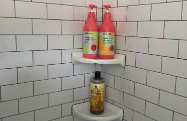 Entire Enchanting, Light-Filled 1830 Farmhouse - Foto 55