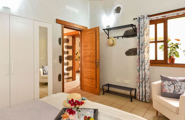 Authentic Holiday Home, Ground Floor Level, With Private Pool and Large Terrace - Foto 20