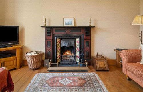 Pendre Farmhouse Llwyndafydd - Photo 1