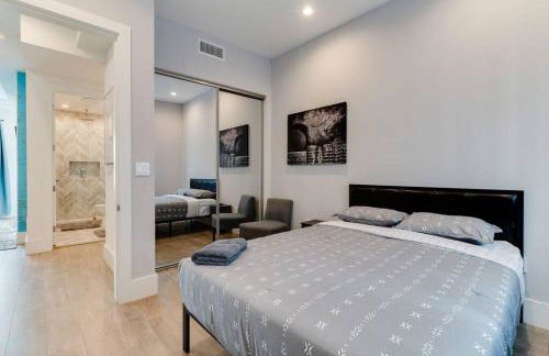 Luxury Modern 4 Bedroom 3 Bathroom Home with Rooftop Deck #2 - Photo 31