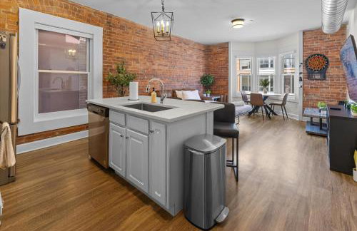 Steps Away From Mass Ave in Heart of Indy with Balcony - Foto 10