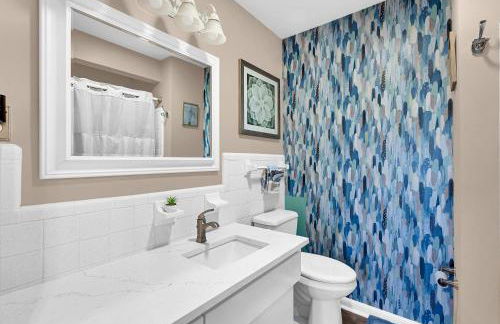 Four Bed Home with Pool Game Room Bar Near Beach - Foto 65