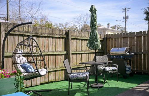 The Maiden Voyage - Themed Getaway, Steps to Forsyth, King Bed, Grill, Games, Picnic Basket - Foto 7