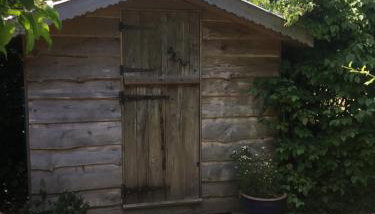 Off grid chalet . HOT TUB & SAUNA. Kid friendly. - Foto 3, Garden