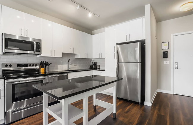 Huntington Apartments near Huntington Metro - We Host - Photo 32