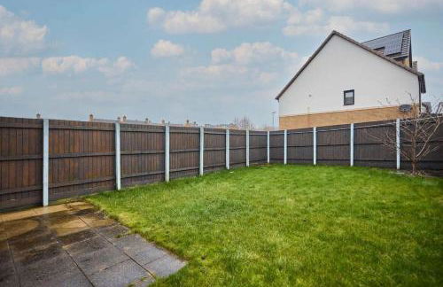 Modern Home with Garden, Corby - Foto 25