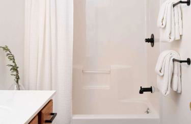 Private Chalet with Fire Pit Deck and Large Yard - Foto 13