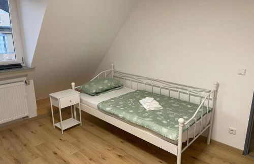 Moderne Ferienwohnung in Gelsenkirchen-Schalke für 1 bis 7 Personen mit Terrasse, ideal für Gruppen & Stadionbesuche - Foto 29