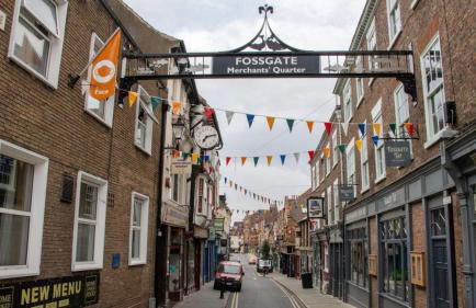 Flaxman Avenue - Lovely 4 bed home, 5 mins drive to York City Centre, Free superfast Wi-fi, Free on-street parking - Foto 29