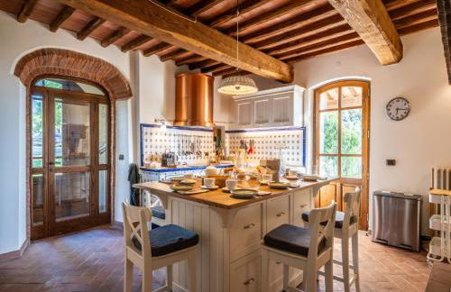 Villa in Tuscany with Pool and Olive Grove - Photo 4