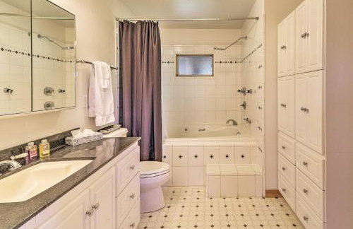 Quiet Trego Resort Home with Lake, Pavilion and Trails - Foto 20