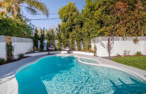 Enchanting Sherman Oaks Home With Pool permit #HSR two five zero zero 3222 - Foto 28