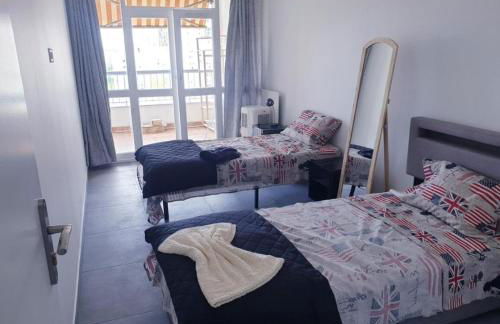 Grand Appartement 5 chambres, 5 télévision , 95 m2, vue mer, tramway sur place, gare train 2 min, aéroport 5 min , Large Apartment 5 bedrooms, 5 televisions, 95 m2, sea view, tram on site, train station 2 mins, airport 5 mins - Foto 15