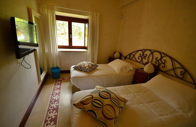 Elegant, Historical Villa with Swimming Pool in Rural Region near Etna - Foto 9