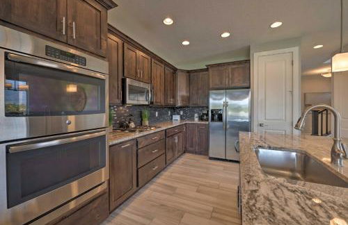 Modern Huntsville Resort Retreat with Deck and Hot Tub - Foto 5