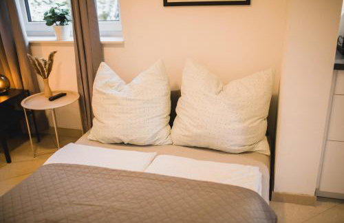 HUGOS Studio Apartment - Photo 15