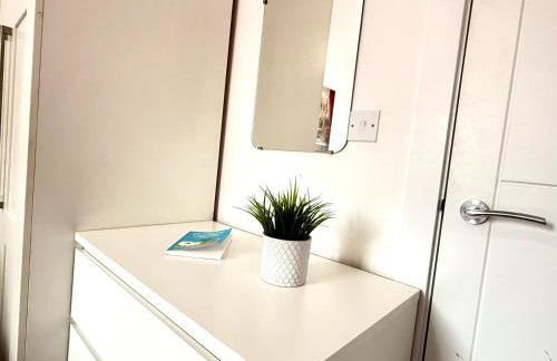 Walnut Flats-F5, Stylish 1-Bedroom - Parking, Netflix, WIFI - Close to Oxford, Bicester & Blenheim Palace - Photo 32