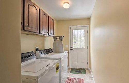 Idyllic Washington Retreat with Fire Pit and Yard - Foto 25