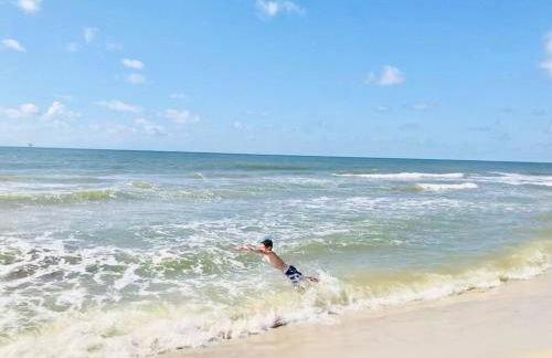 Pet Friendly Tranquil Cottage with Fire-Pit & Hot Tub Minutes to BEACHES - Foto 2