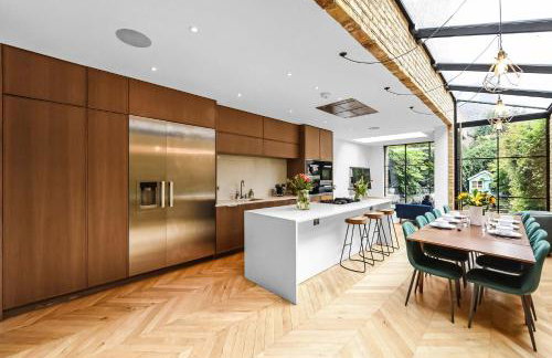 Stunning 3 Bed Victorian House - Idyllic Location - Foto 1