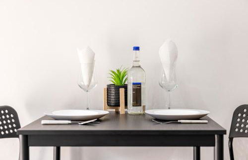 ROOMS NEAR ME - Entire place, kitchen & washroom with amenities, smart tv, fast Wifi, parking nearby - Foto 20