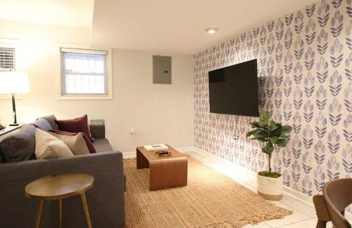 Lincoln Park Place Capitol Hill with Parking - Photo 2