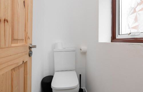 Spacious 3BR Home in Leighton Buzzard Parking Sleeps 5 Walk to Town & Train Near Rushmere Country Park & Leighton Buzzard Railway Perfect for Families & Work Stays - Foto 14