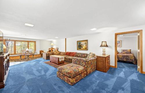 Spacious 6 Bedroom Chalet Near Holiday Valley - Foto 47